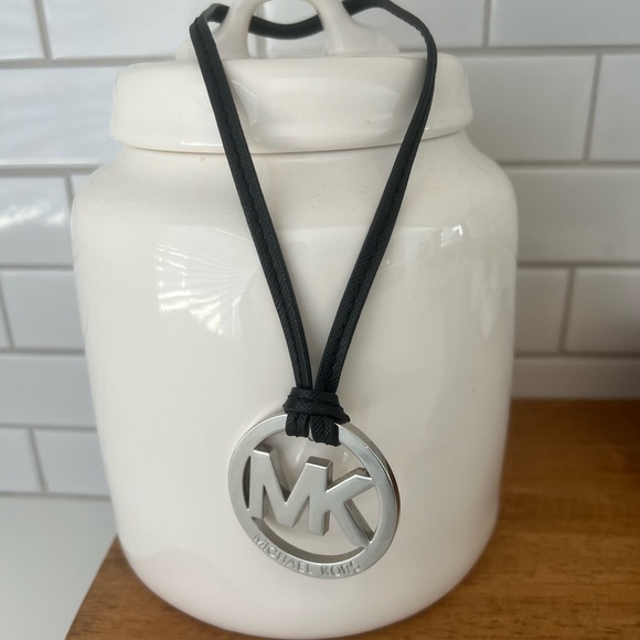 Michael Kors Leather Bag Charm. - Picture 3 of 11